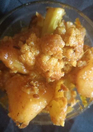 আলু ফুলকপির ডালনা (Aloo fulkopir dalna recipe in Bengali) রেসিপির প্রধান ছবি