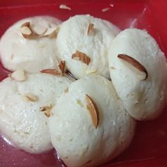 A picture of Chena ke rasgulla.