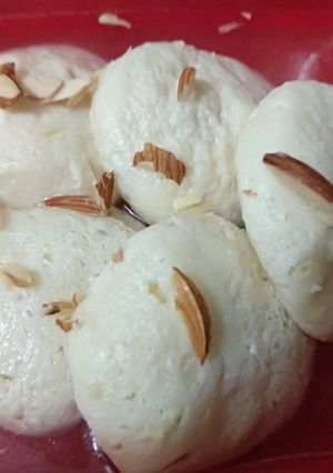 A picture of Chena ke rasgulla.