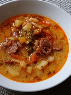 Joghurtos medvehagymás tápláló burgonyaleves recept fotója