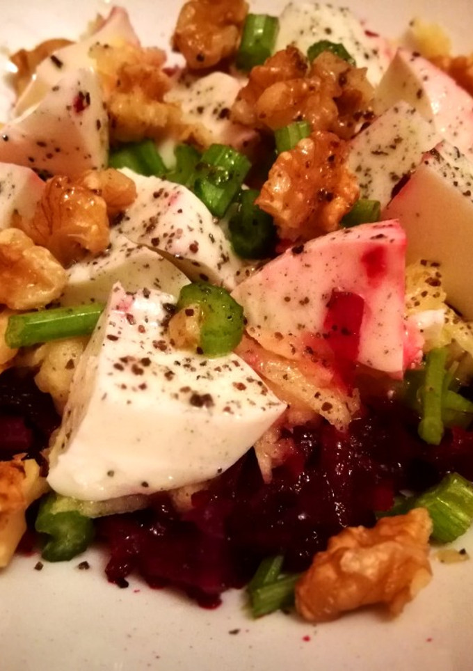 Una foto de Ensalada de remolacha, manzana y queso fresco 0% - diet