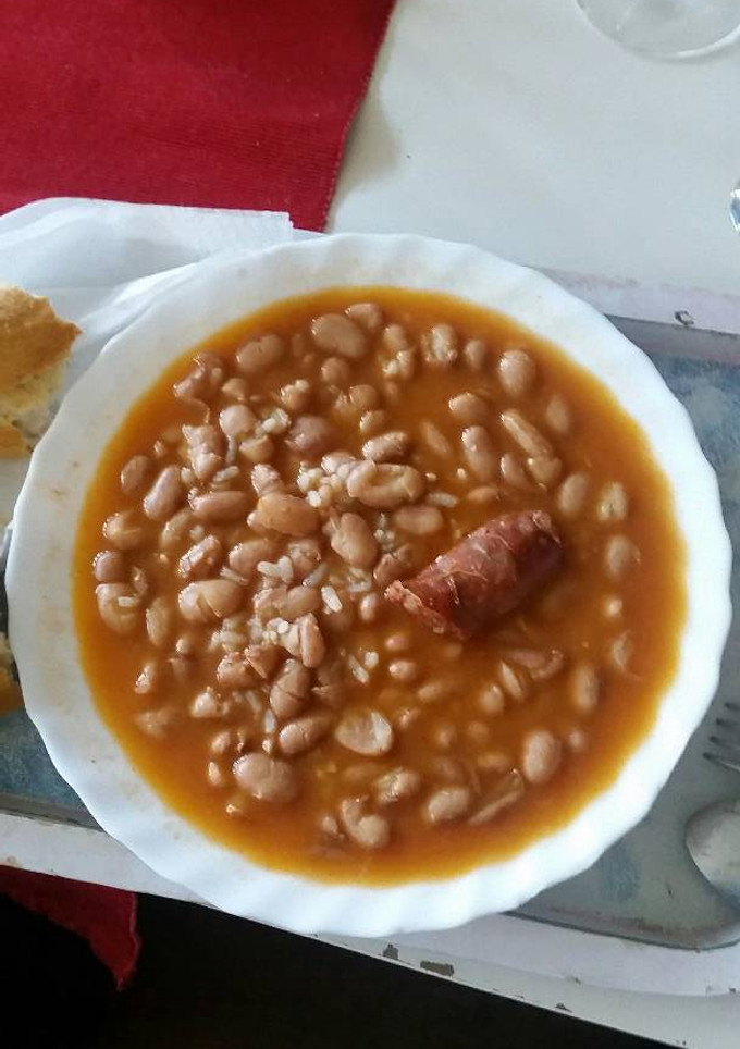 Una foto de Alubias de color con arroz y chorizo