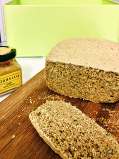 Una foto de Pan de maíz especiado con curry