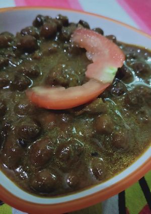 A picture of Black chana.