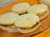 Alfajores anisados de pura yema y glaseados 💛⚪