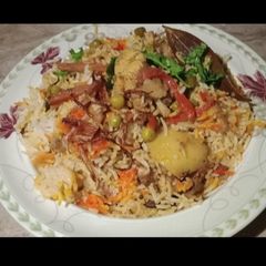 A picture of Chicken & vegetable pulao.