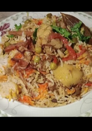 A picture of Chicken & vegetable pulao.