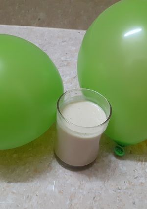 இயற்கை முறையில் தயார் செய்த பிஸ்தா மில்க் ஷேக் செய்முறை முக்கிய புகைப்படம்