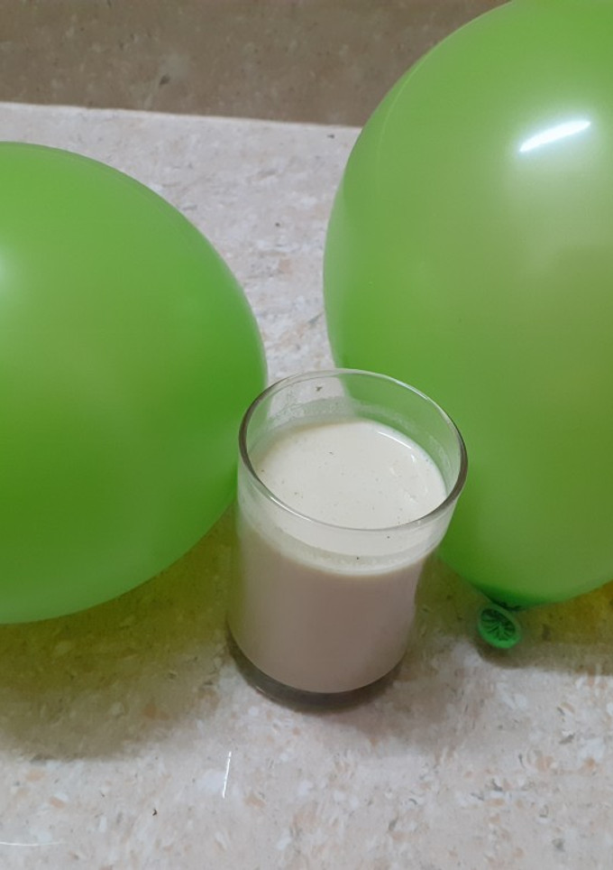 இயற்கை முறையில் தயார் செய்த பிஸ்தா மில்க் ஷேக் செய்முறை முக்கிய புகைப்படம்