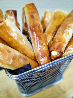 Una foto de Rollitos crujientes de jamón ahumado y queso Arzúa-Ulloa