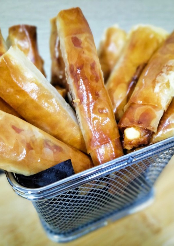 Una foto de Rollitos crujientes de jamón ahumado y queso Arzúa-Ulloa