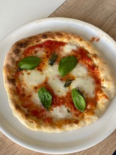 Una foto de Pizza margarita