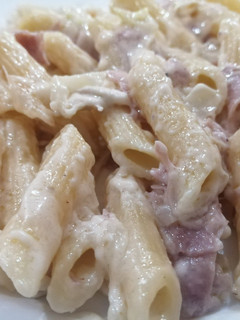 Una foto de Macarrones a la carbonara a mi manera en Mambo