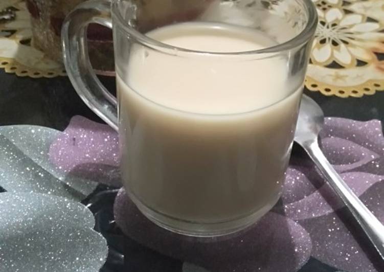 Langkah Mudah untuk Menyiapkan Teh susu / teh tarik yang Menggugah Selera