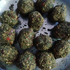 A picture of Mint leaf powder/ball/புதினா பொடி.