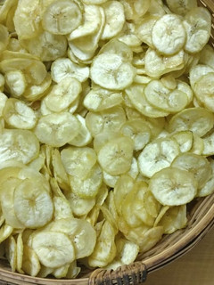 कच्चे केले के चिप्स (kachhe kele ke chips) रेसिपी मुख्य फोटो