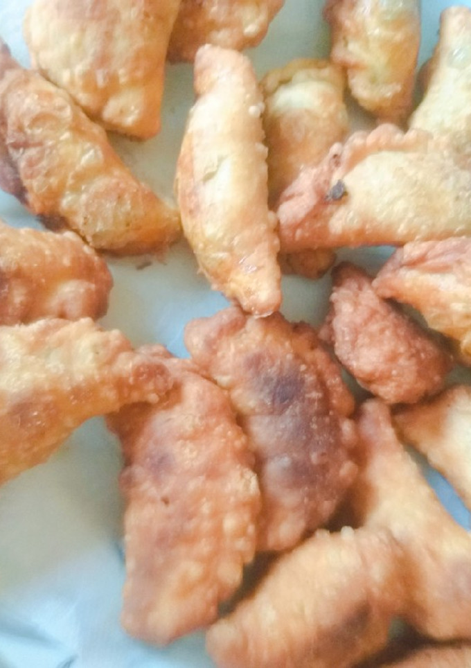Una foto de Empanadas de harina fritas de carne o pollo!