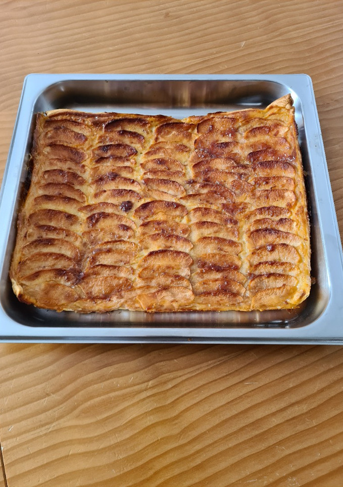 Una foto de Hojaldre de manzana y crema pastelera