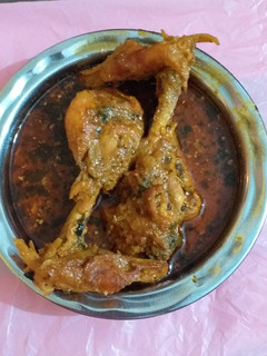 हिमाचल की चिकन करी (Himachal ki chicken curry recipe in hindi) रेसिपी मुख्य फोटो