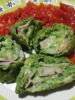 Una foto de Rollos de verdura y ricotta rellenos de jamón y queso