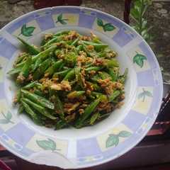 A picture of Cah Buncis Telur.