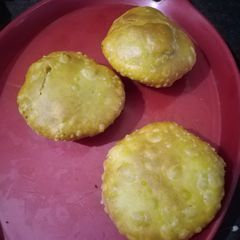 A picture of Daal kachori.