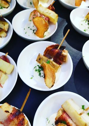 Una foto de Tapas de Papa con Tocino y mayonesa