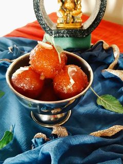 ગુલાબજાંબુ (Gulab jambu Recipe in Gujarati) રેસીપી મુખ્ય ફોટો