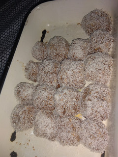 Una foto de Bombones de avena, cacao y dulce de leche