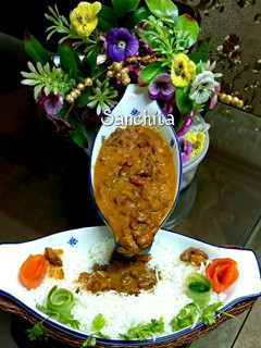 A picture of Rajma masala with rice and green salad.
