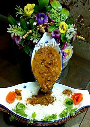 A picture of Rajma masala with rice and green salad.
