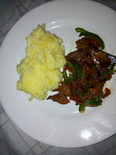 A picture of Cheesy mashed potatoes and beef.