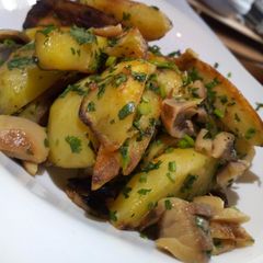 A picture of Herb and mushroom potatoes.