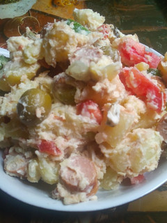 Una foto de Ensalada de patata y salchichas