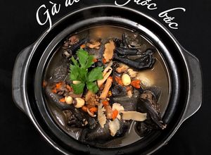 Hình của món Gà ác hầm thuốc bắc.