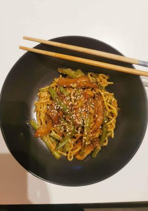 Zdjęcie przepisu Stir fry z grzybami i fasolką.