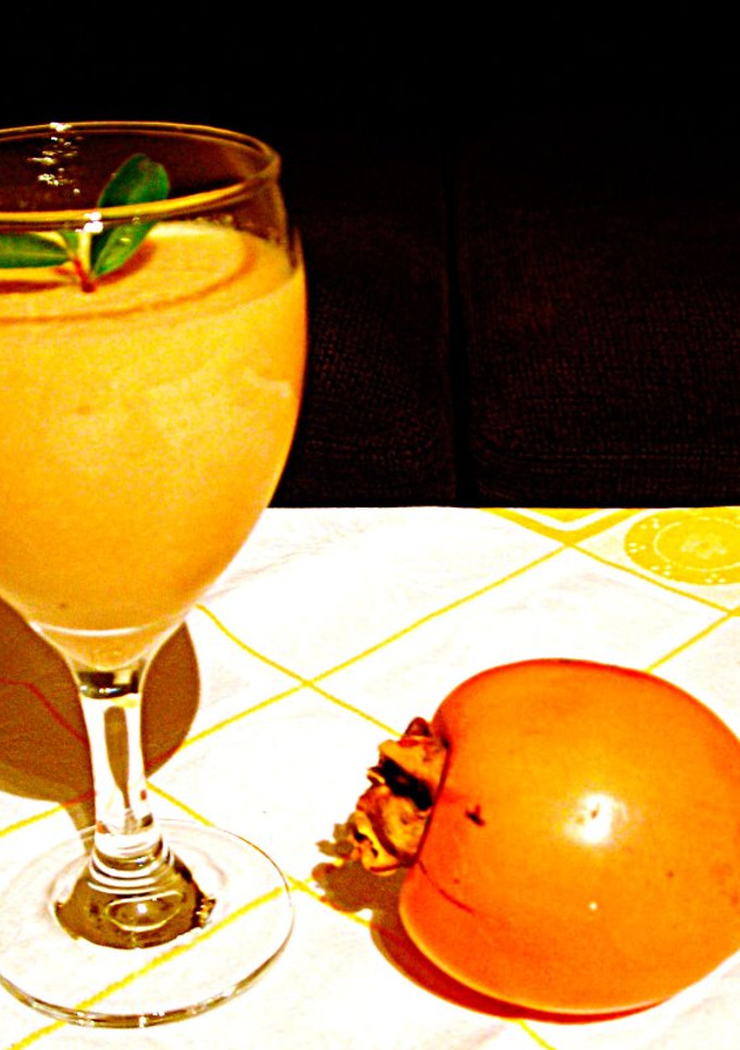 Una foto de Mix de caqui y plátano para la merienda