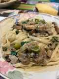 Fettuccini con salsa de champiñones al verdeo