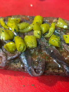 Una foto de Tosta picantona marinera