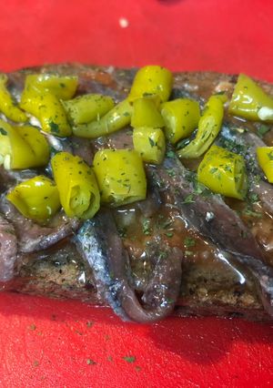 Una foto de Tosta picantona marinera