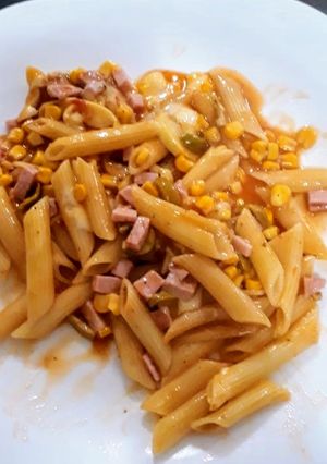 Foto de Macarrão com calabresa e milho