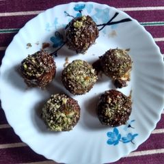 A picture of Choco nutty balls.