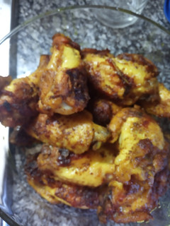 Una foto de Alitas de pollo barbacoa en cazuela