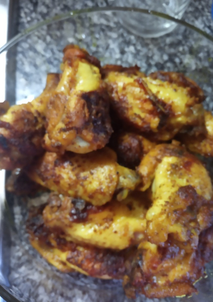Una foto de Alitas de pollo barbacoa en cazuela