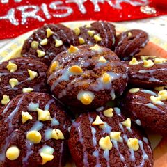 A picture of Eggless Red Velvet Cookies 😋.