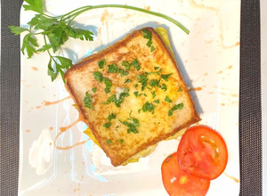 صورة لوصفة سندويتشات توست بالبيض والجبنه بطريقه رائعه و سريعه 🍞🧀🍳