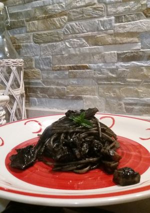 A picture of Spaghetti with Squid Ink.