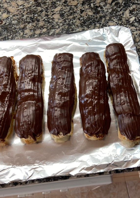 Una foto de Cañas rellenas de crema de naranja con canela