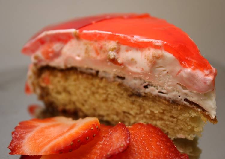 Eggless Strawberry Mousse Cake | No Gelatine Cake