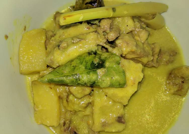 Opor ayam bumbu kuning simpel no ribet